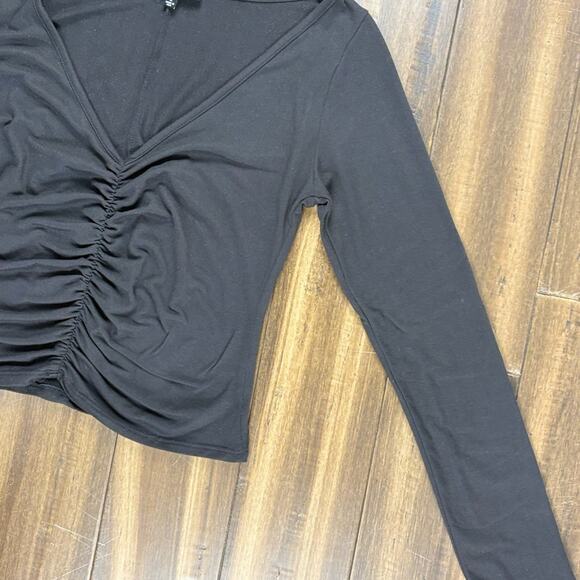 Lulu’s L Black Ruched Middle Long Sleeve Cropped Top V Neck, Soft - Picture 4 of 9
